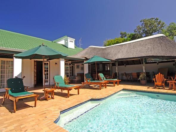 Hlosi Game Lodge - Pool